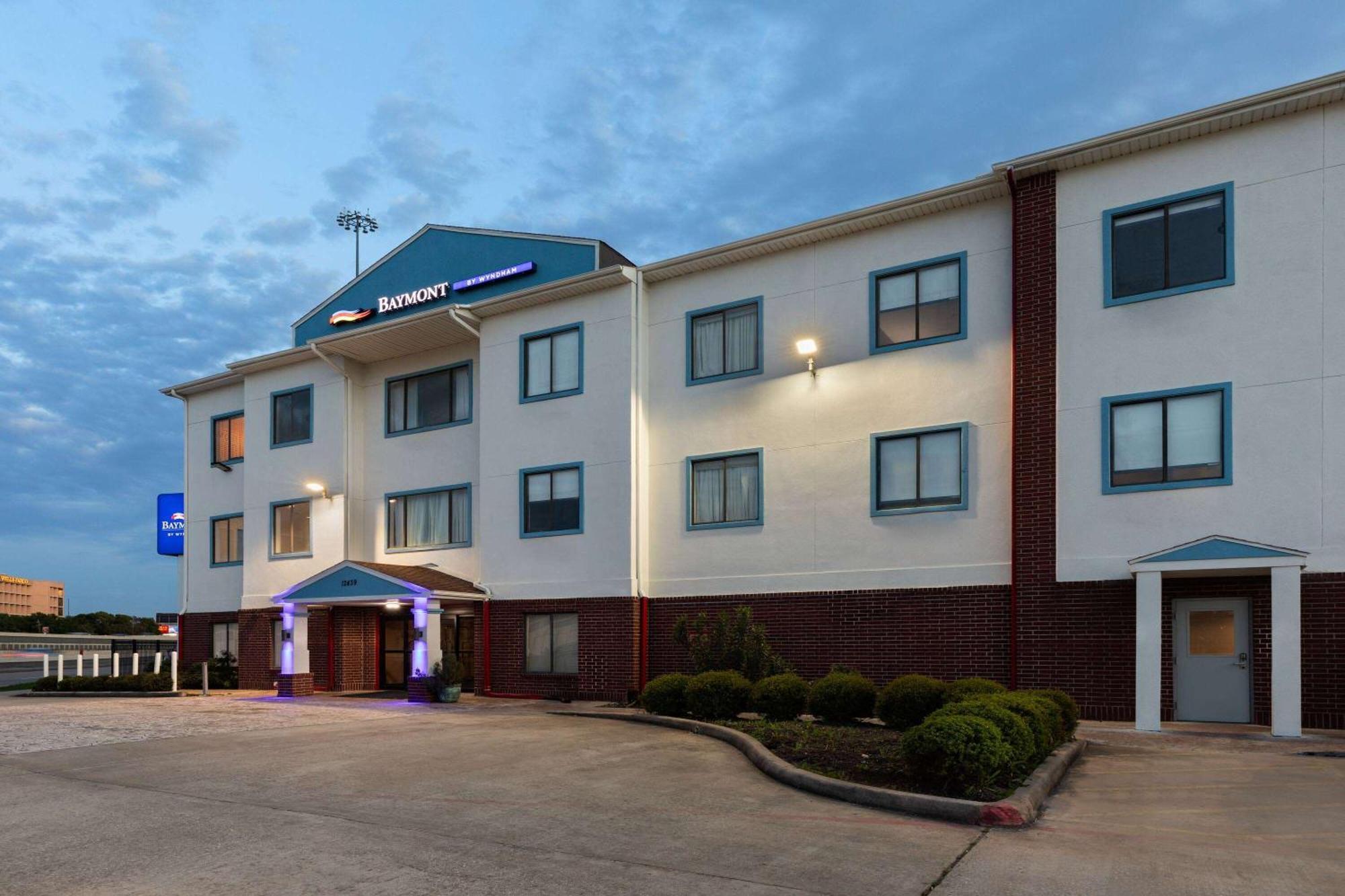 Baymont By Wyndham Houston Brookhollow Экстерьер фото